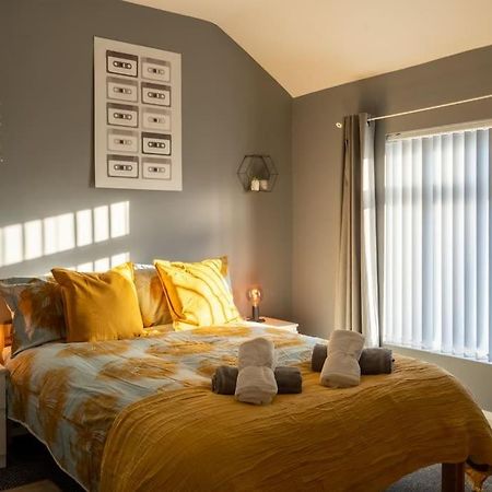 Vibrant City Centre Townhouse With Free Parking Rare Outdoor Patio Belfast Eksteriør bilde
