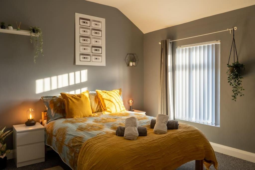Vibrant City Centre Townhouse With Free Parking Rare Outdoor Patio Belfast Eksteriør bilde