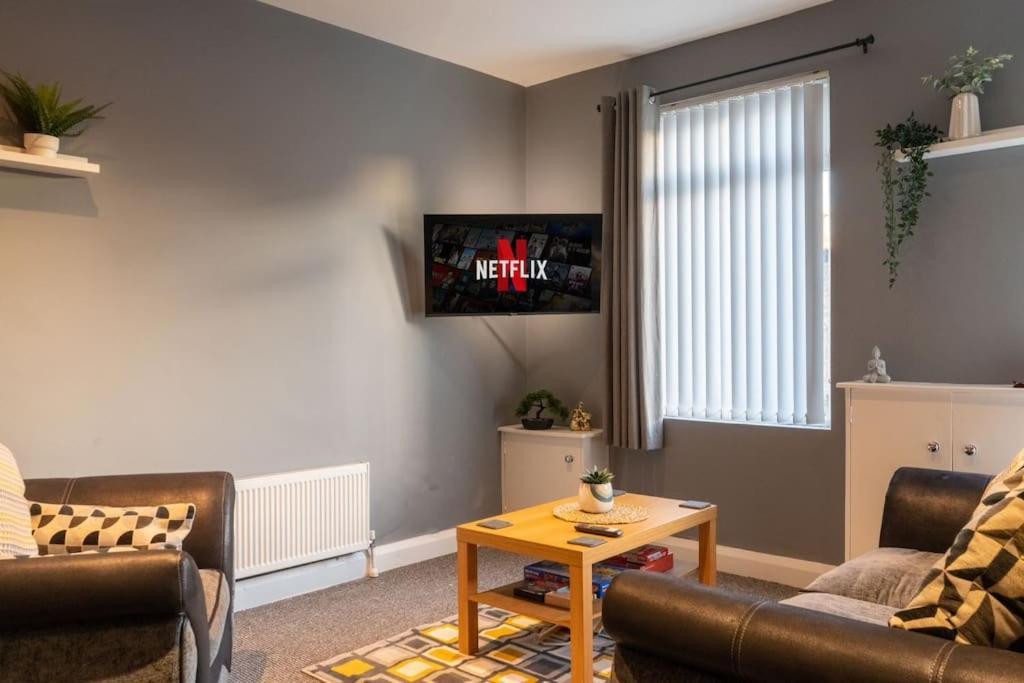 Vibrant City Centre Townhouse With Free Parking Rare Outdoor Patio Belfast Eksteriør bilde
