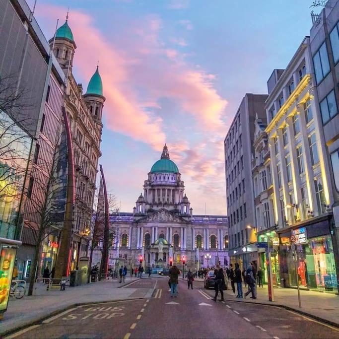 Vibrant City Centre Townhouse With Free Parking Rare Outdoor Patio Belfast Eksteriør bilde